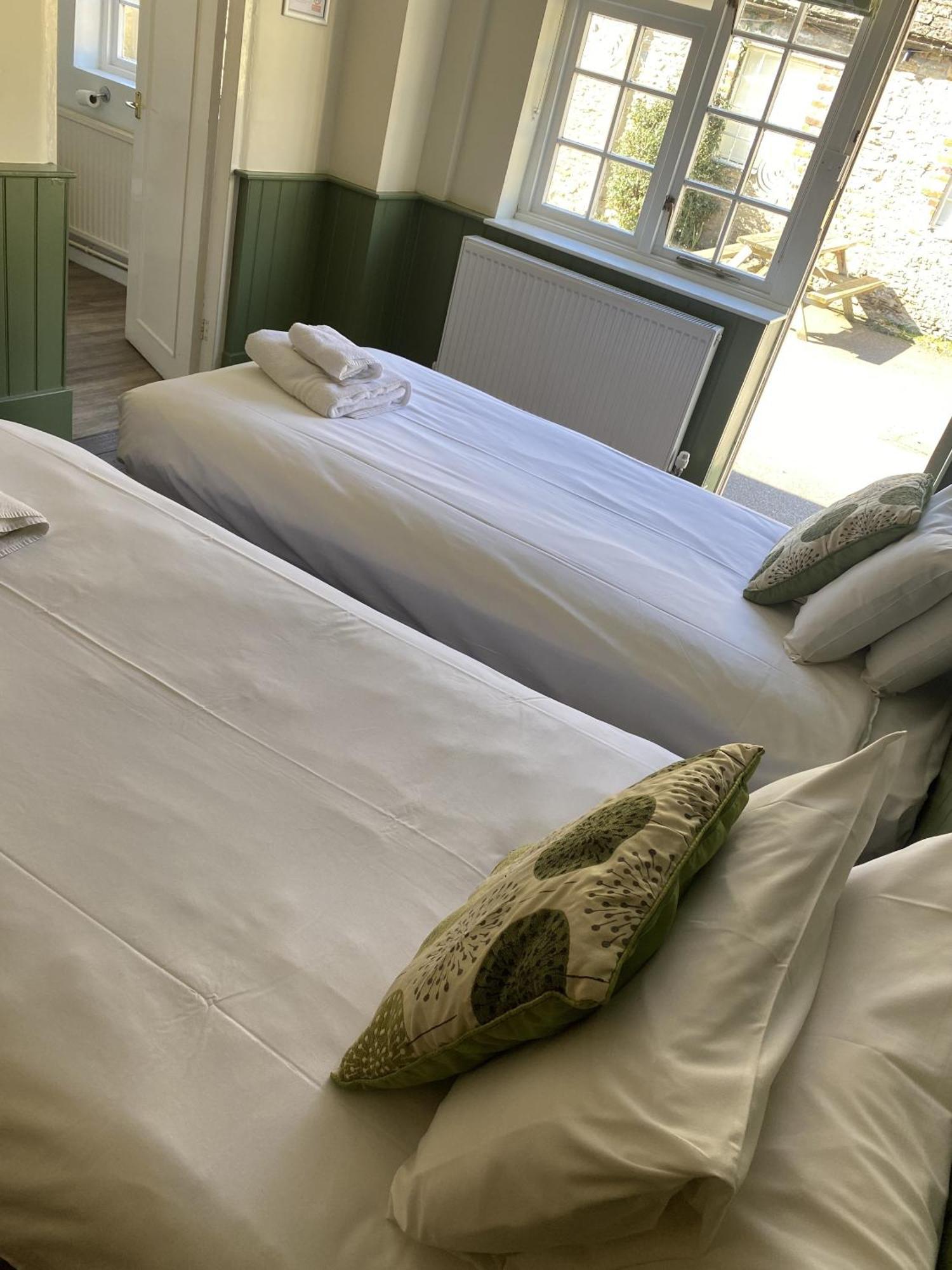 New Inn Hotel Лечлейд Стая снимка