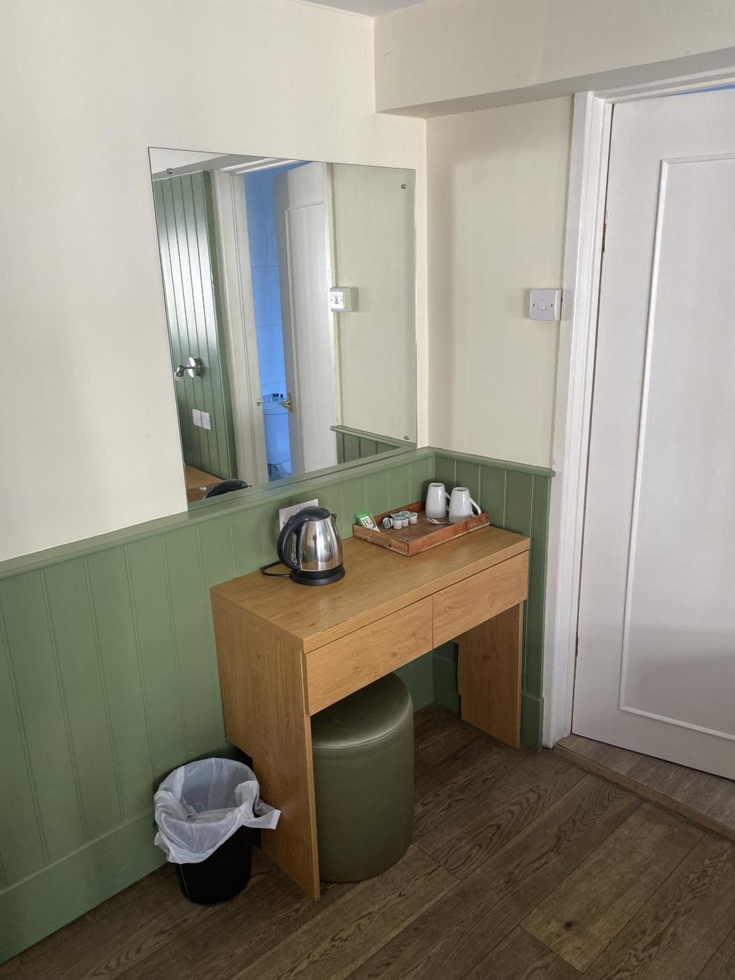 New Inn Hotel Лечлейд Стая снимка