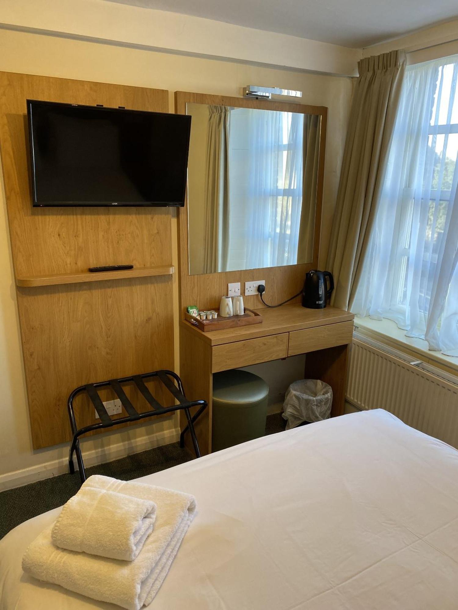 New Inn Hotel Лечлейд Стая снимка