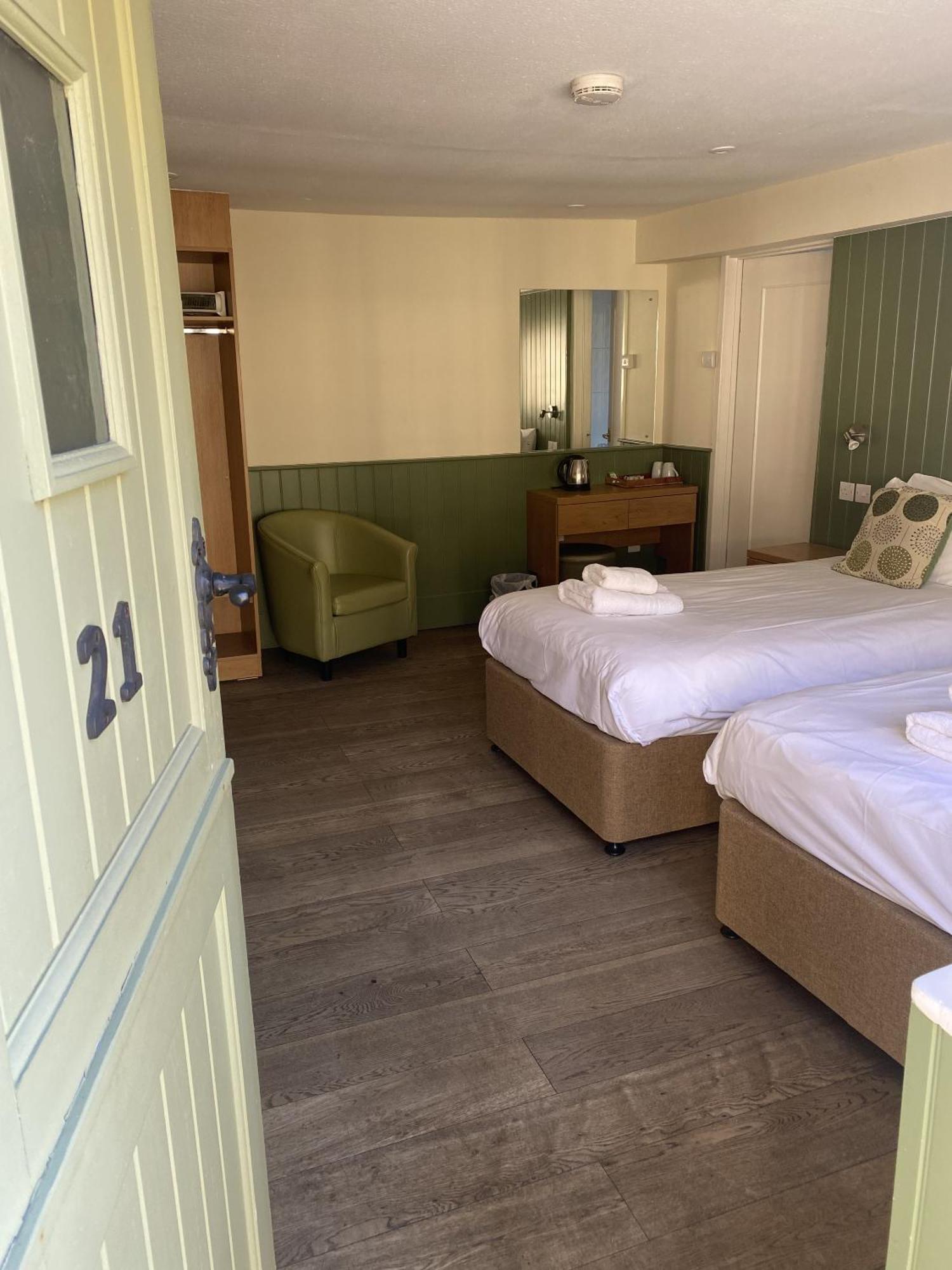 New Inn Hotel Лечлейд Стая снимка