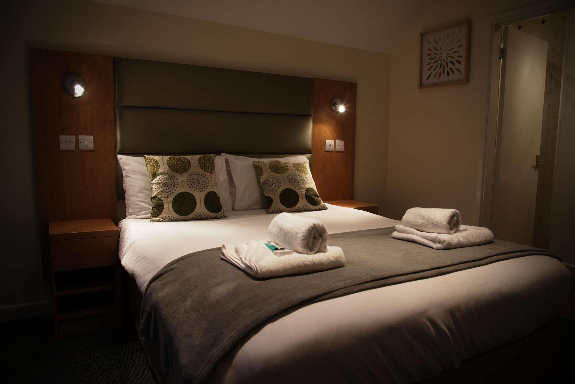 New Inn Hotel Лечлейд Екстериор снимка