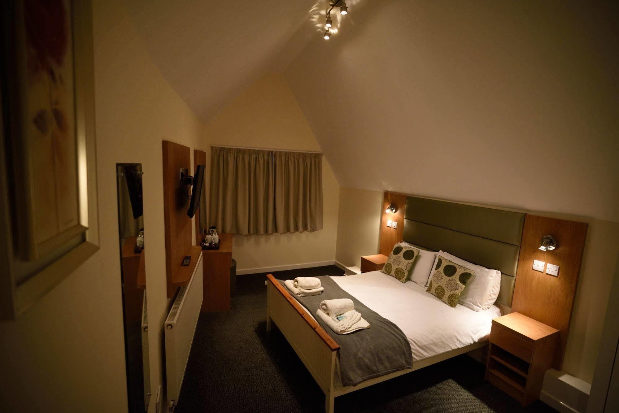 New Inn Hotel Лечлейд Екстериор снимка