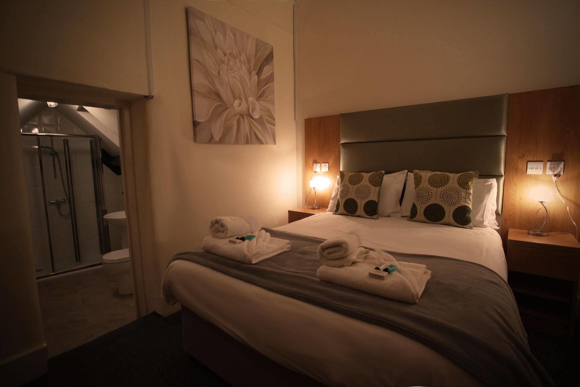 New Inn Hotel Лечлейд Екстериор снимка