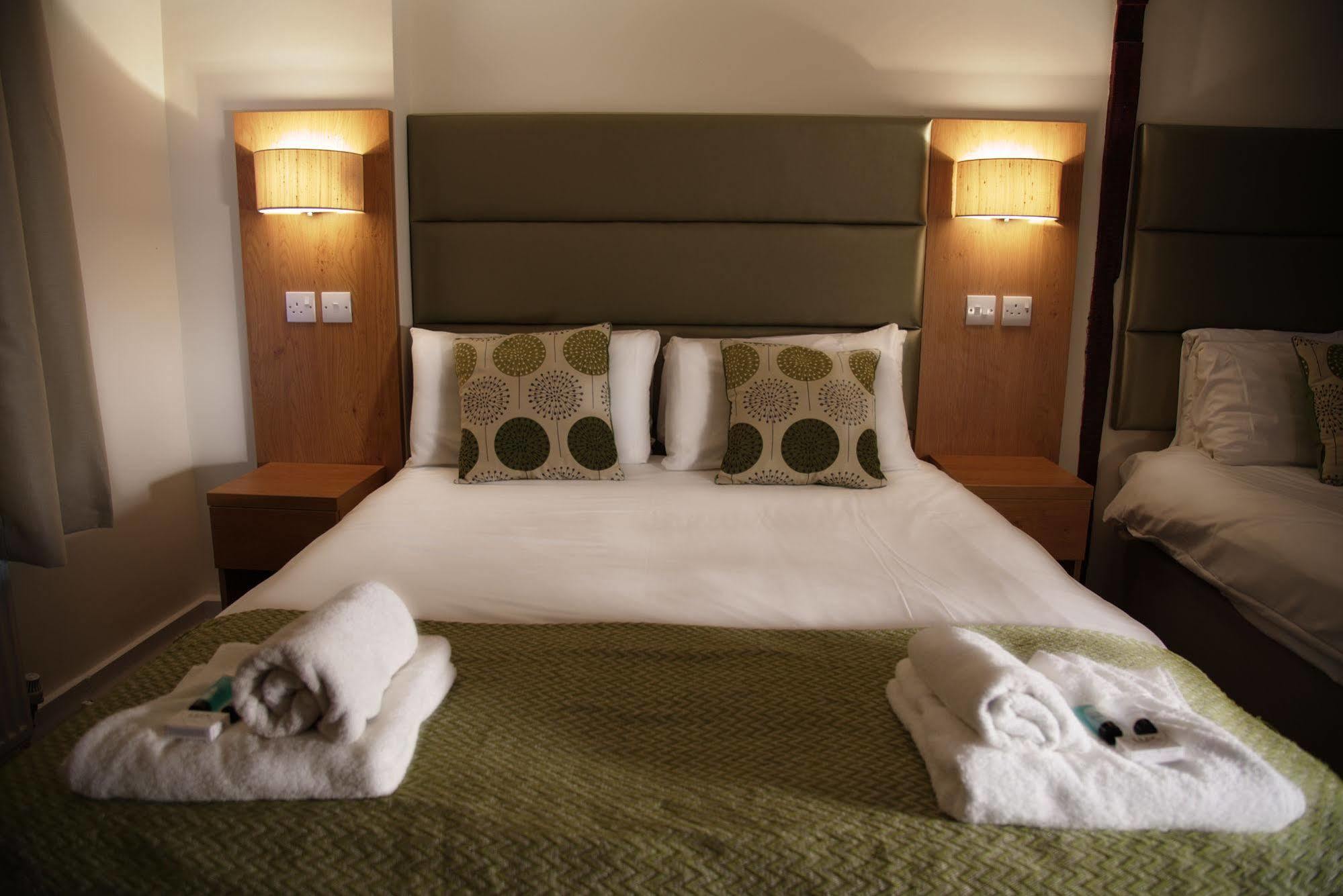 New Inn Hotel Лечлейд Екстериор снимка